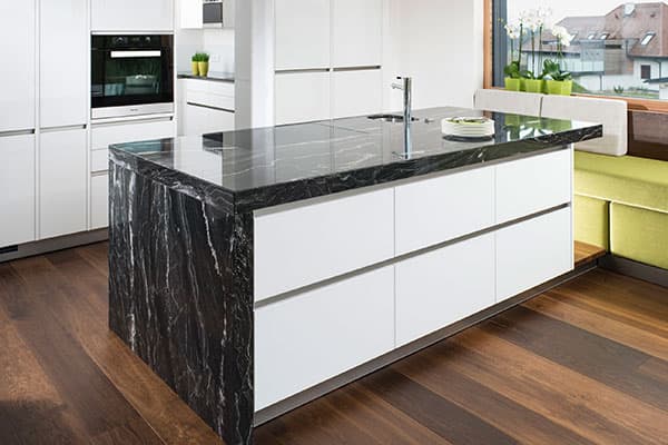 Naturstein Arbeitsplatte I POLIERTE OBERFLÄCHE